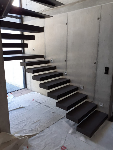 Escalier suspendu béton TOULOUSE