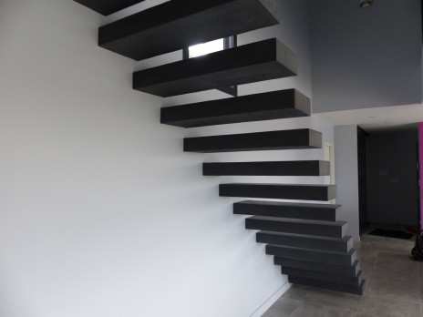 Escalier suspendu béton MONTPELLIER